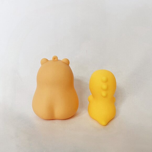 2 pcs Fidget toys Stress - relieving Small Toys: Capibara and Nailong - Picture 5 of 8